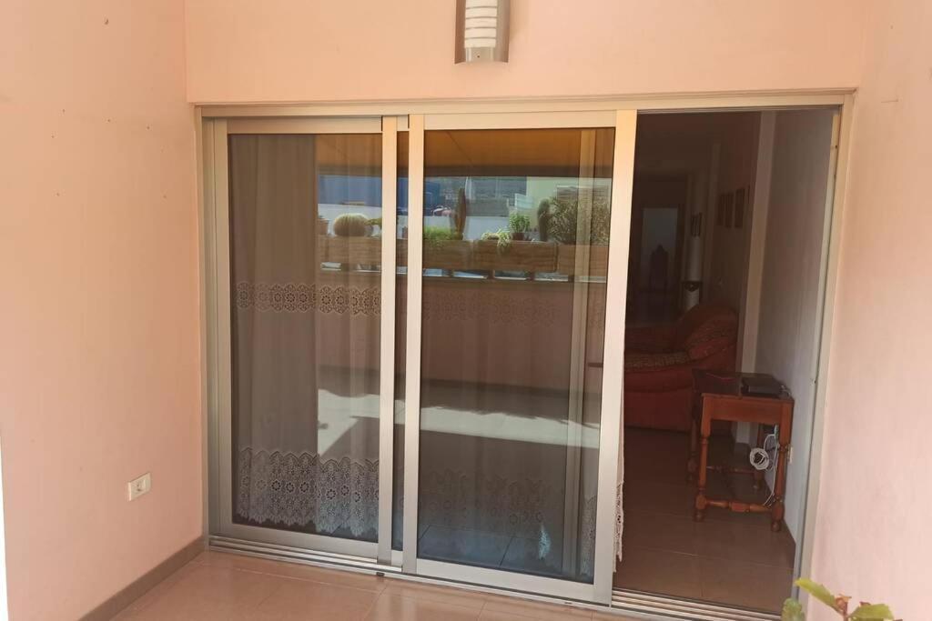 Spacious Apartment Just Few Steps Of The Ocean In La Caleta アデヘ エクステリア 写真