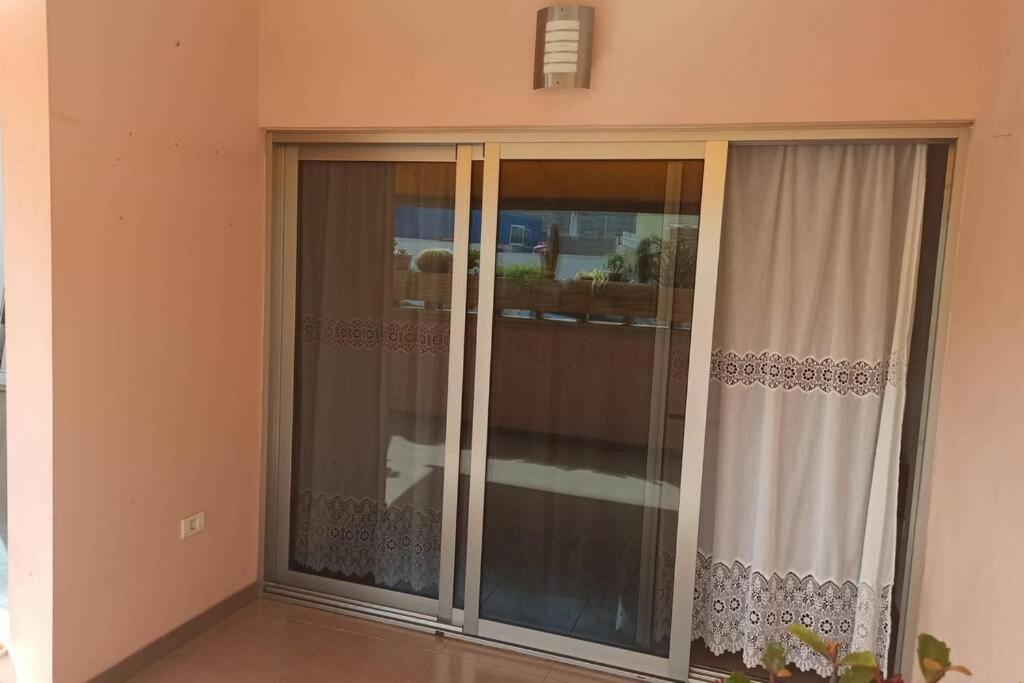 Spacious Apartment Just Few Steps Of The Ocean In La Caleta アデヘ エクステリア 写真