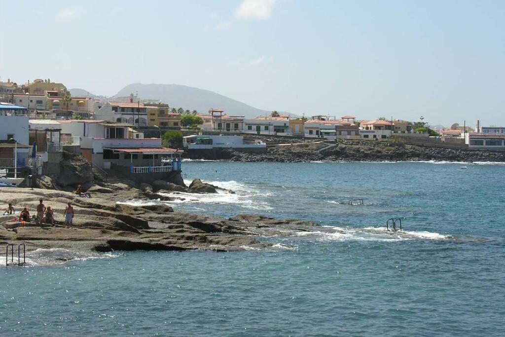 Spacious Apartment Just Few Steps Of The Ocean In La Caleta アデヘ エクステリア 写真