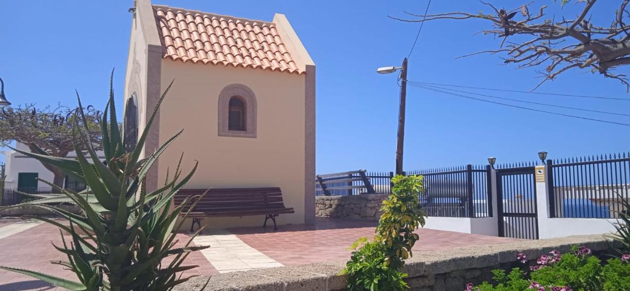 Spacious Apartment Just Few Steps Of The Ocean In La Caleta アデヘ エクステリア 写真