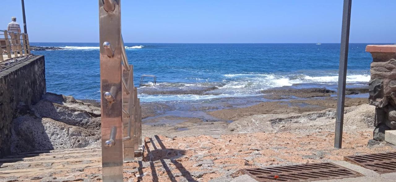Spacious Apartment Just Few Steps Of The Ocean In La Caleta アデヘ エクステリア 写真