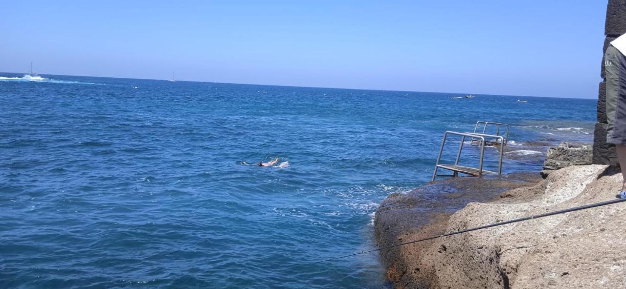 Spacious Apartment Just Few Steps Of The Ocean In La Caleta アデヘ エクステリア 写真