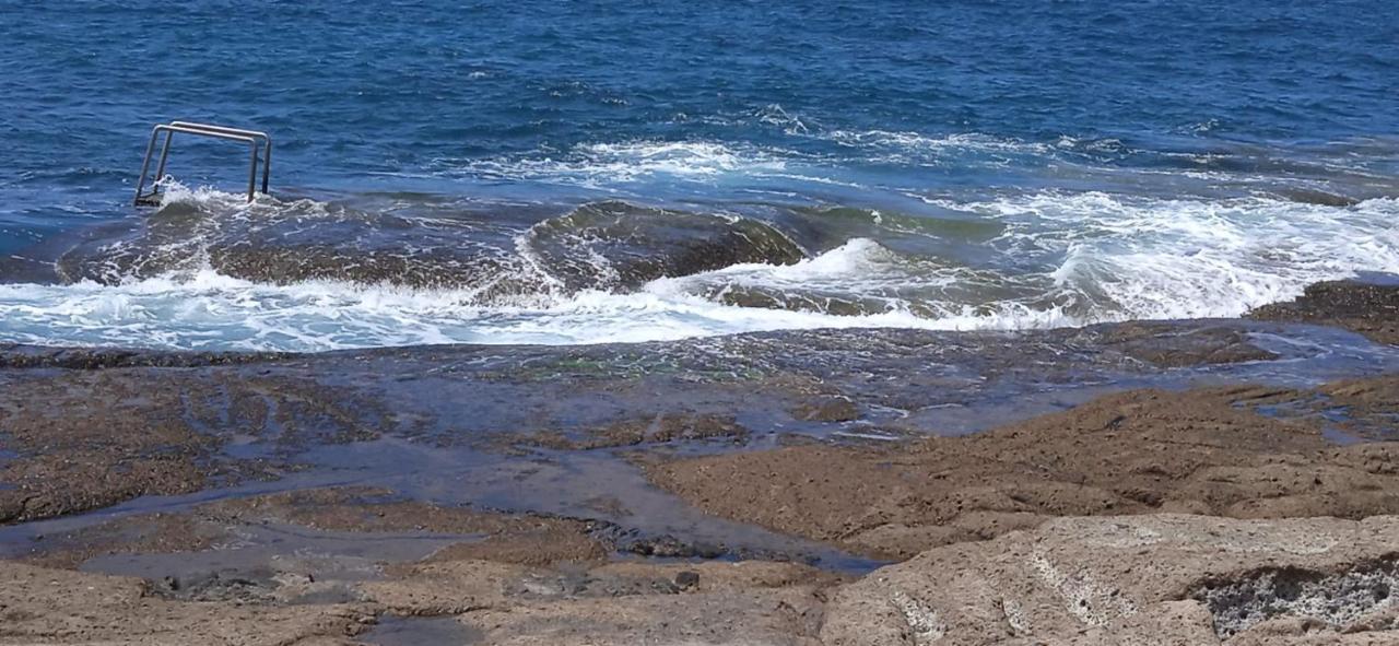 Spacious Apartment Just Few Steps Of The Ocean In La Caleta アデヘ エクステリア 写真